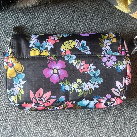 Lesportsac clutch Hawaii exclusive black floral NWT - Picture 2 of 9